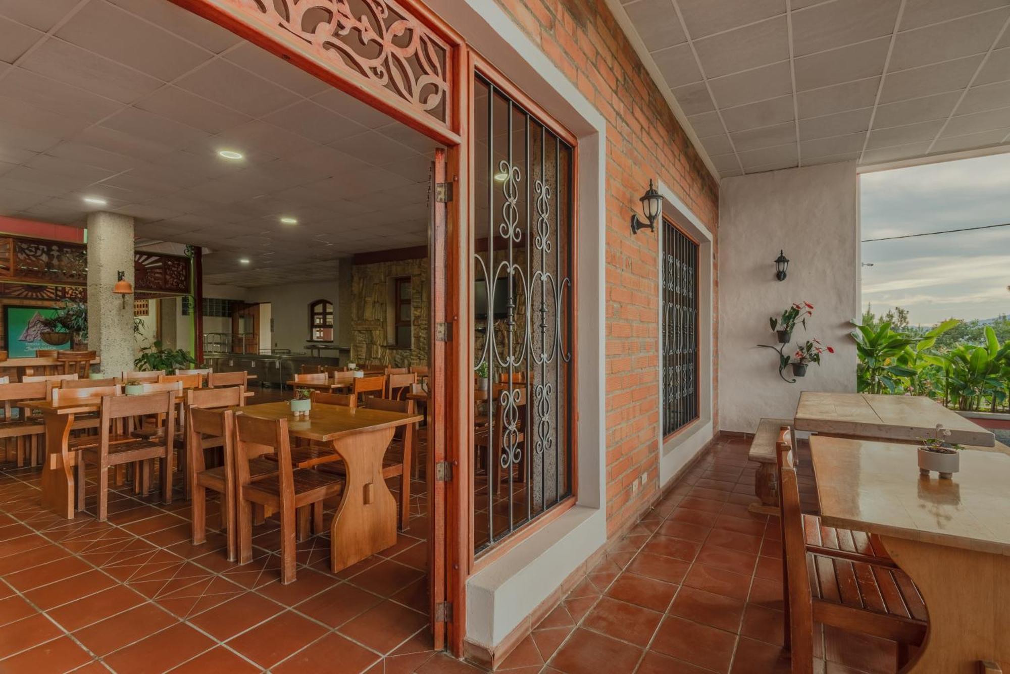 Granja Del Cafe Hotel Y Centro De Convenciones Venecia  ภายนอก รูปภาพ