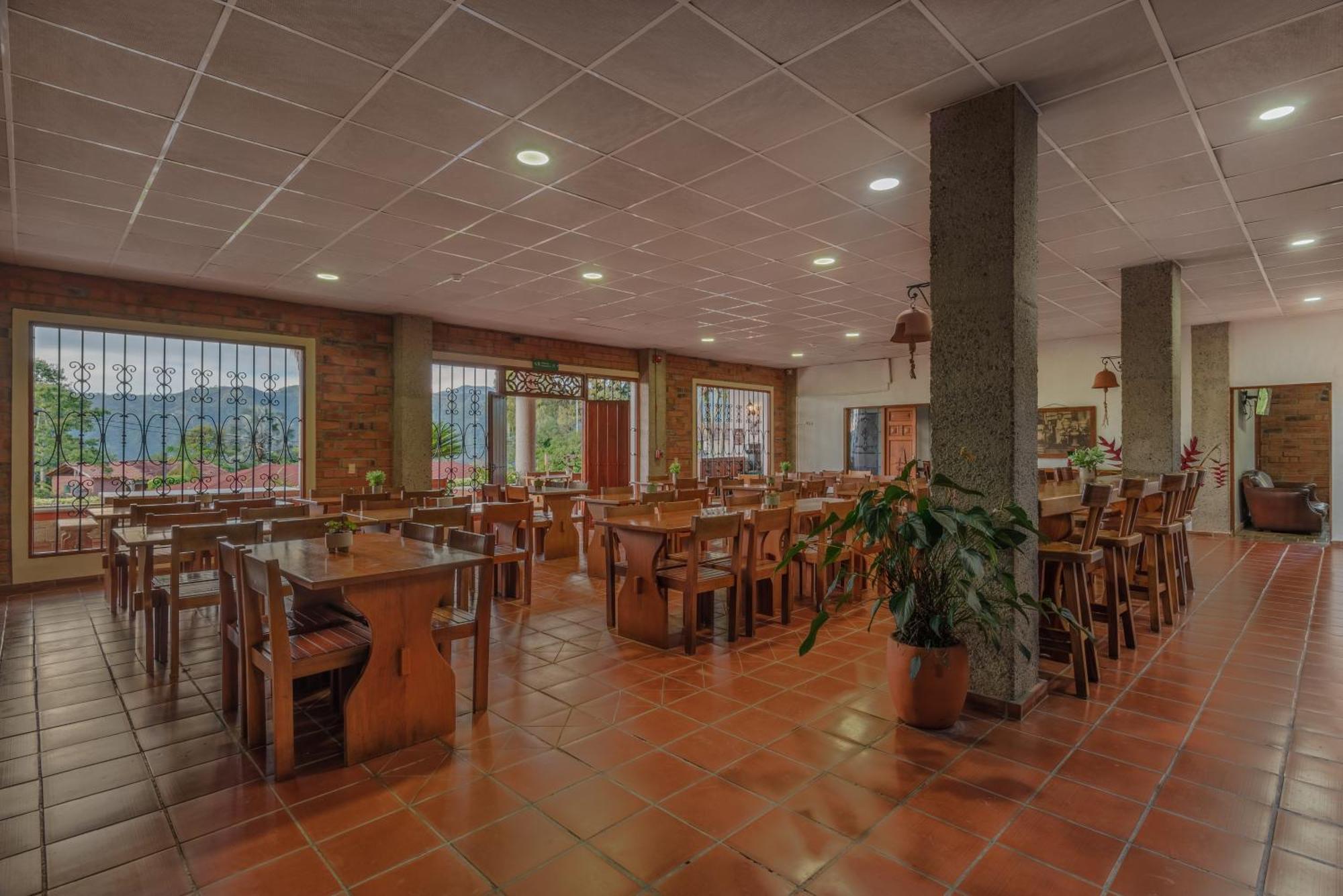 Granja Del Cafe Hotel Y Centro De Convenciones Venecia  ภายนอก รูปภาพ